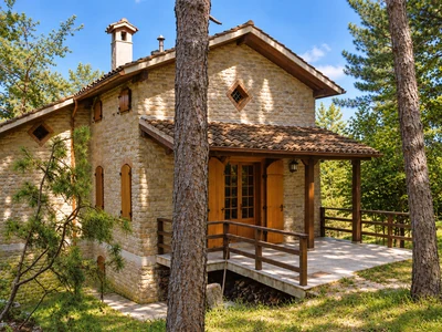 Casa dello Scoiattolo tra gli alberi e il verde di Montefalcone Appennino